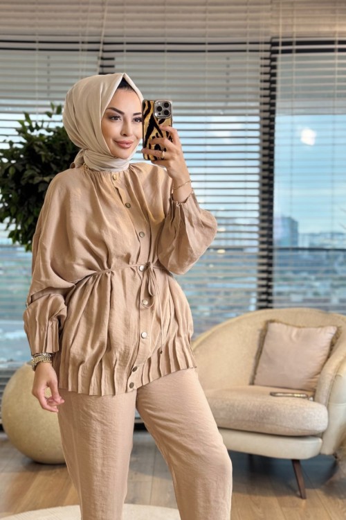 20764 Eteği Pile Dikişli Yakasız Düğmeli Takım Bej