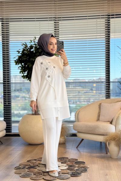 3046 Çiçek Broşlu Takım Ekru