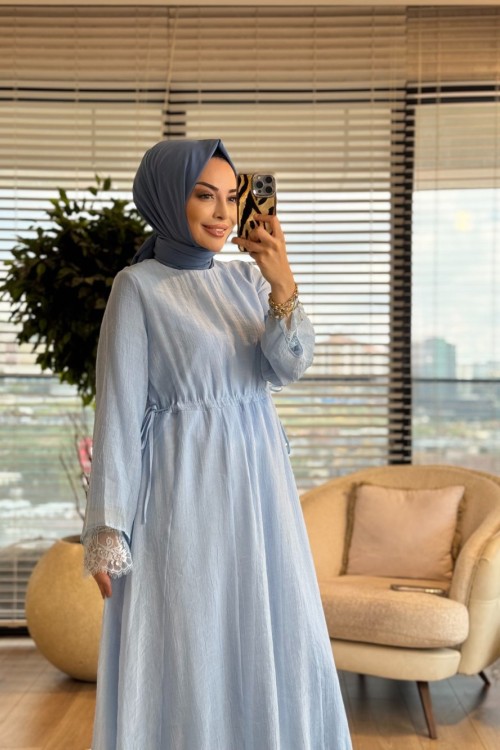 32466 Eteği Dantel Beli Büzgülü Elbise Mavi