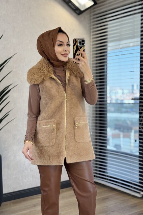 7951 Yaka Kürklü Cebi Fermuarlı Angora Yelek Camel