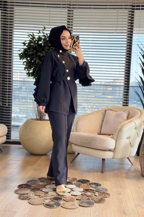 824 Ön Üçgen Parça Gold Düğmeli Takım Siyah